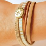 Manschettarmband i läder med flera länkar och solstråleögla i guld