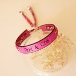 Florâme graverat Flex &amp; Chill-armband med blommigt libertyband på fuchsiafärgat läder
