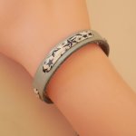 Florâme-armband med libertyband blå stjärnor på himmelskt läder