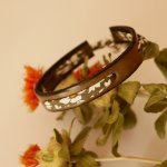 Florâme-armband med grönt libertyband på limegrönt läder