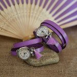 Läderarmband klocka lila 2 eller 3 rundor med pompom