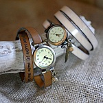 L&auml;derarmband klocka 2 eller 3 rundor med p&auml;rla och h&auml;nge