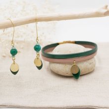Set med örhängen och läderarmband med gran gröna paljetter