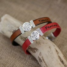 Läderarmband dekorerat med keltisk knut, anpassningsbart genom gravering