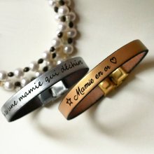 Specialgraverat läderarmband för kvinnor