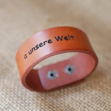 Manschettarmband i Camel-läder med individuell gravering