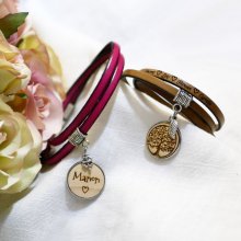 Skräddarsytt läderarmband med graverad träcabochon