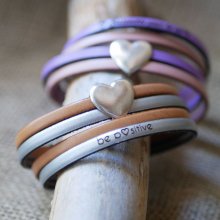 Dubbel läderarmband i duo med silverhjärta som kan personaliseras genom gravyr