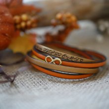 Mammagåva gyllene armband med infinity-symbol i 2 läder för personlig anpassning  