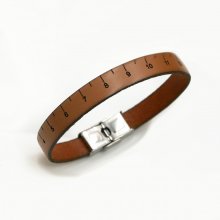 Symeterarmband i läder, graverat i cm och anpassningsbart på baksidan