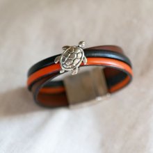 Multi läderarmband med sköldpaddsdesign och stort magnetlås