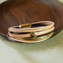Manschettarmband i persika och guld med flera läderdetaljer för kvinnor