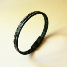 Svart läderrem med dubbla vita sömmar Justerbar midja