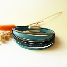 Manschettarmband i multiläder för kvinnor i blå toner