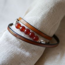 Brunt läder och röda pärlor armband för kvinnor, en trippel tur att anpassa 