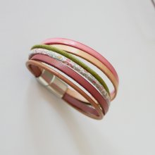 Manschettarmband i pastellfärgat läder och blommigt Liberty-snöre