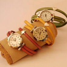 Klocka med 3-drevs läderarmband och silverfärgad urtavla 