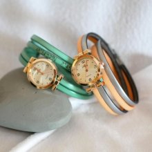 Klocka med rosa guldurtavla och dubbelt armband för personlig anpassning